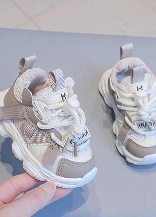 Стильные кроссовки для девушек мальчиков фиксируют ножку экокожа