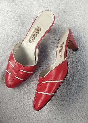 Шкіряні босоніжки