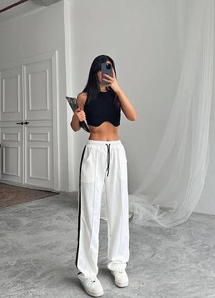 Брючки з лампасами