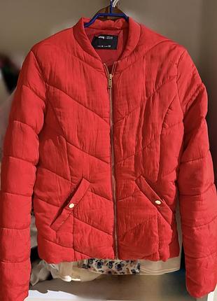 Жіноча стьобана куртка