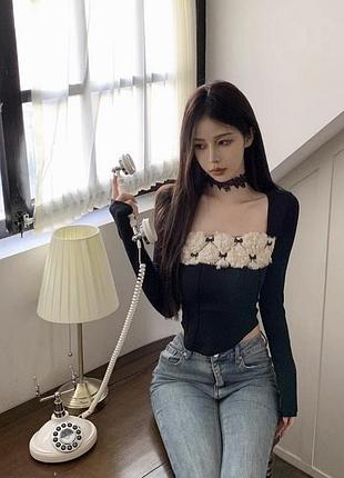 Топ с вышитыми бантиками coquette