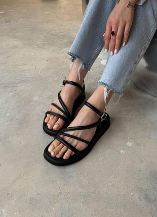 Босоніжки жіночі шкіряні, на плоскій підошві, сандалії, чорні