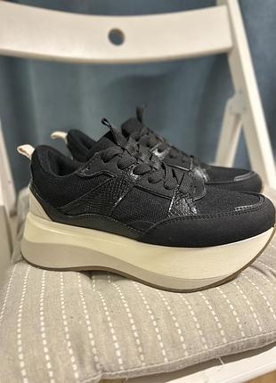 Жіночі кросівки zara платформа 23 см