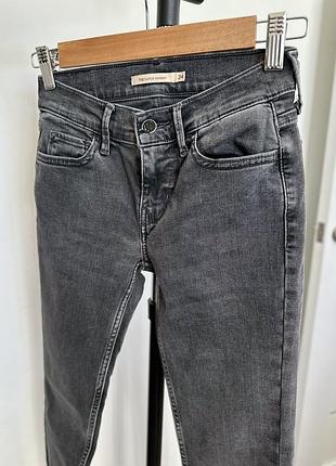 Джинсові штани від levi’s skin 710