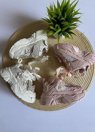 Дитячі кросівки на дівчинку