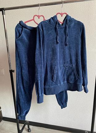 Костюм спортивний жіночий велюровий з капюшоном