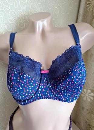 Бюстгальтер с мягкими чашками