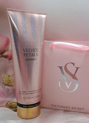 Парфюмированный, увлажняющий лосьон для тела и рук velvet petals shimmer victoria's secret (новий дизайн)