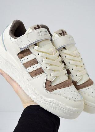 Женские кожаные демисезонные кроссовки adidas