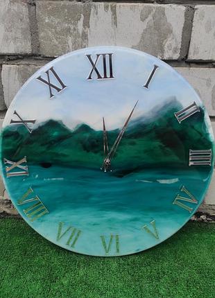 Годинник із епоксидної смоли.