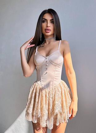 Атласний ромпер бюстює, сукня-комбінезон  з мереживом, атласне плаття міні з кружевом, вечірній комбінезон на бретелях, плаття комбез із шортиками