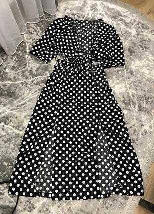 Літній костюм із спідницею і накидкою