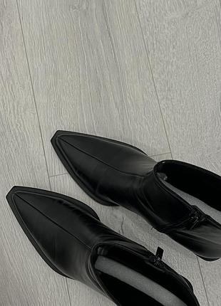 Чорні жіночі  черевики- козаки. з магазину zara в 41 розмірі.