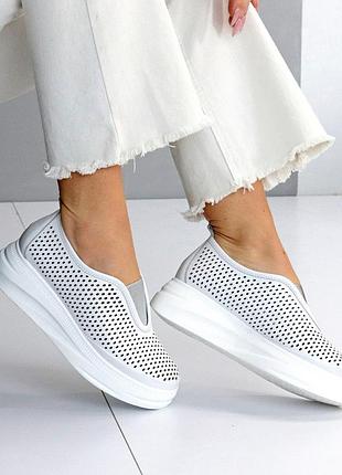 Білі шкіряні сліпони