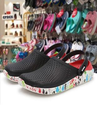 Кроксы лайтрайд клог чорні з кляксами crocs w10 literide clog black/white