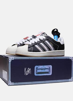 Adidas superstar x korn кросівки з логотипом корн ню метал жіночі чоловічі неформальные кроссовки женские мужские