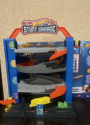 Игровой набор трек хот вилс гараж. паркинг