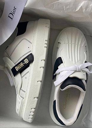 Кроссовки женские