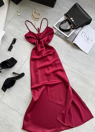 Шелковое платье силуэтного кроя шелк армани на бретелях с открытой спиной и короткими рука...