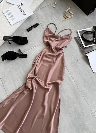 Шелковое платье силуэтного кроя шелк армани на бретелях с открытой спиной и короткими рука...