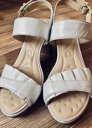 Босоніжки caprice натуральна шкіра