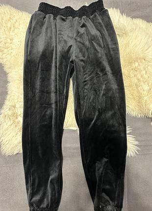 Спортивные штаны велюровые