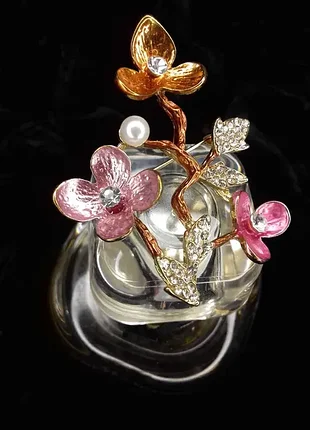 Брошь магнолия брошка цветок веточка эмаль с кристаллами и белым жемчугом