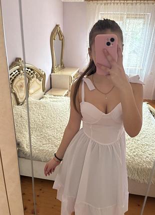 Платье белое