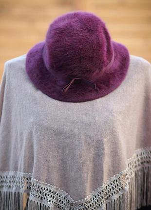 Красивая бордовая шляпа