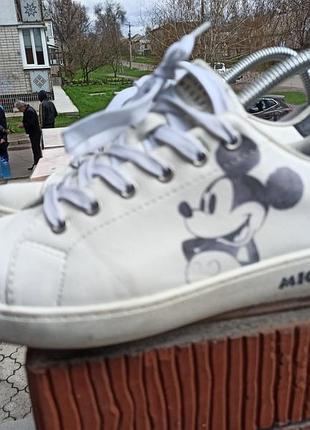 Комфортные кроссовки disney