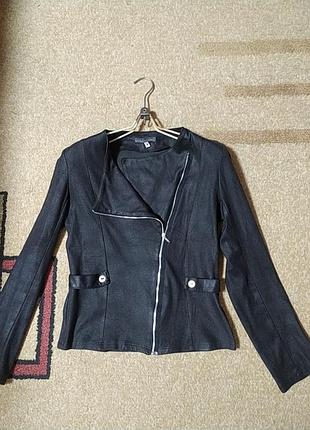 Легенька куртка/піджак чорний під косуху франція cassis collection лаконічна класика