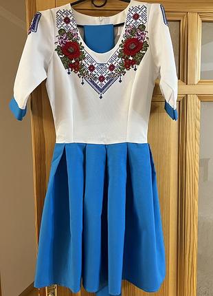 Вышитое платье