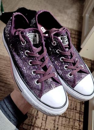 Фірмові кеди для дівчинки