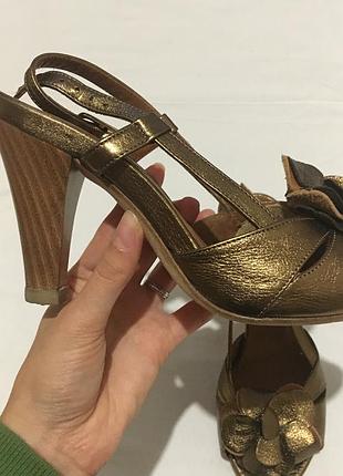 Босоніжки шкіряні на колодці melluso італія8 фото