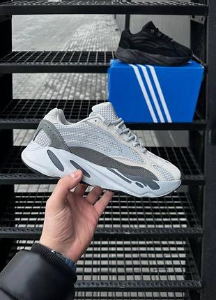 👉 adidas yeezy boost 700 v2