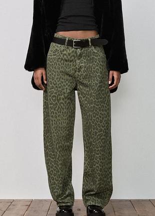 Джинсы oversize с животным принтом