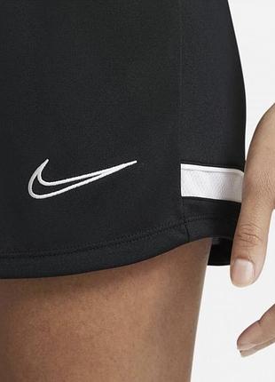 Оригинальные спортивные шорты от nike s