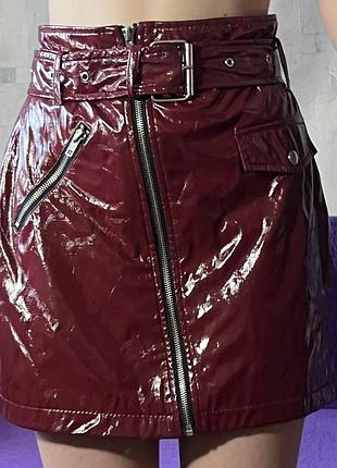 Лаковая винная мини-юбка forever 21, размер s