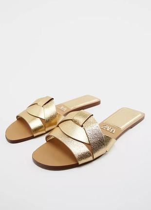 Кожаные шлепанцы золотые zara