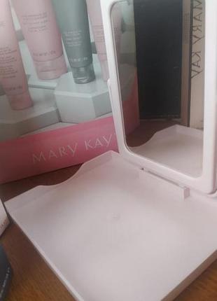Люстерко від mary kay
,колір рожевий.

нове, в упаковці.