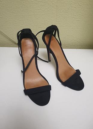 Красиві босоніжки asos