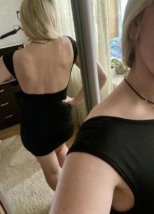 Міні чорна сукня