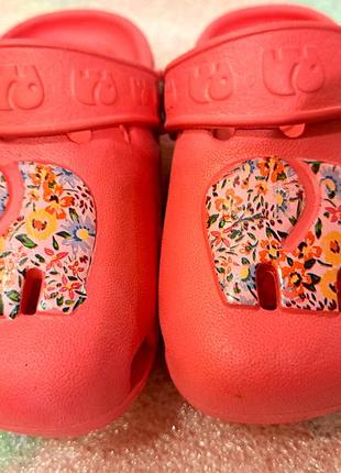 Сабо на дівчинку