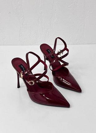 Изысканные босоножки женские