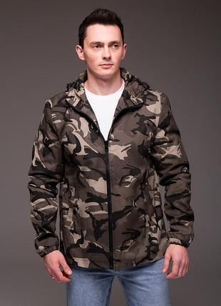 Камуфляжная мужская ветровка с капюшоном