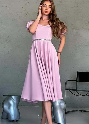 Праздничное платье с объемными короткими рукавами с блестящим поясом