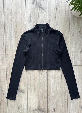 Укороченный лонгслив на замке bershka