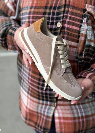 Кроссовки женские