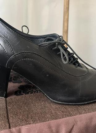 Кожаные туфли на шнуровке