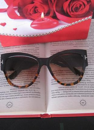 Модні сонцезахисні окуляри